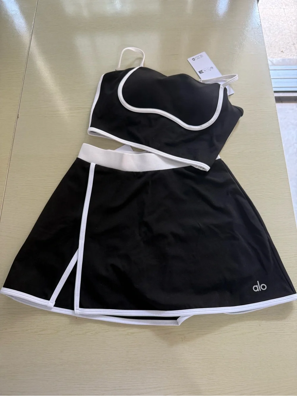 ALO Yoga Black & White Contrast Sports Bra Set